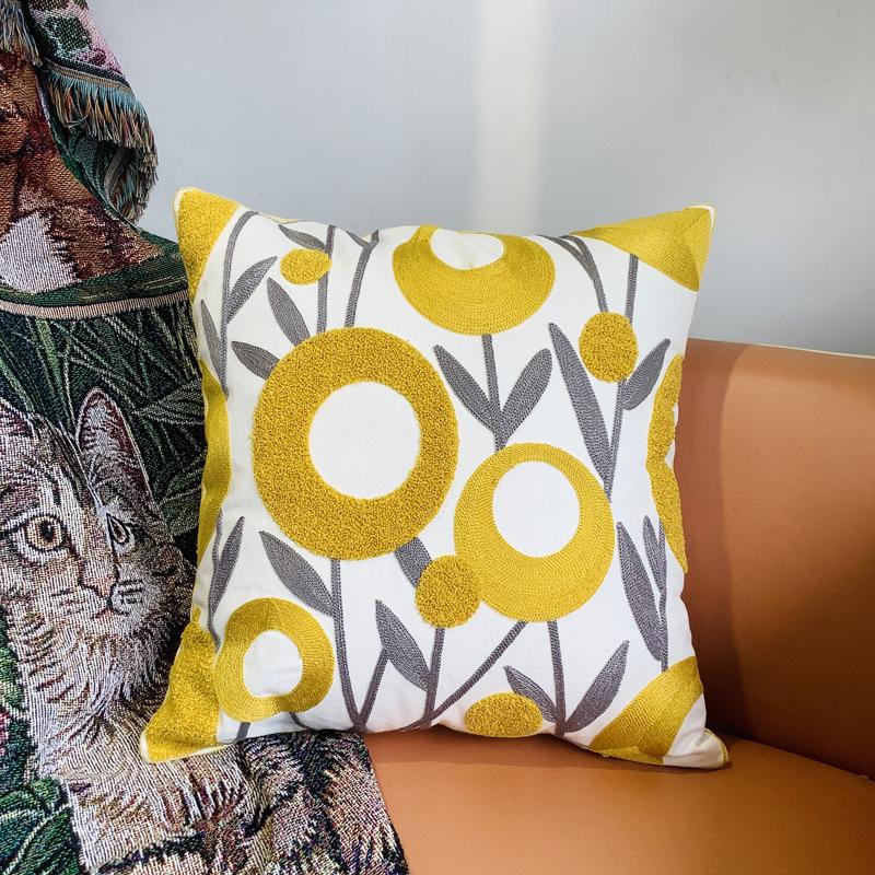 Cushions |  Sun Velvet Cushion 40X50Cm Cushions Black/Yellow